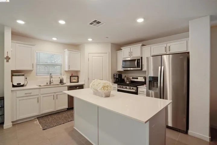 453 Stein Way, Waterford, California 95386-9551