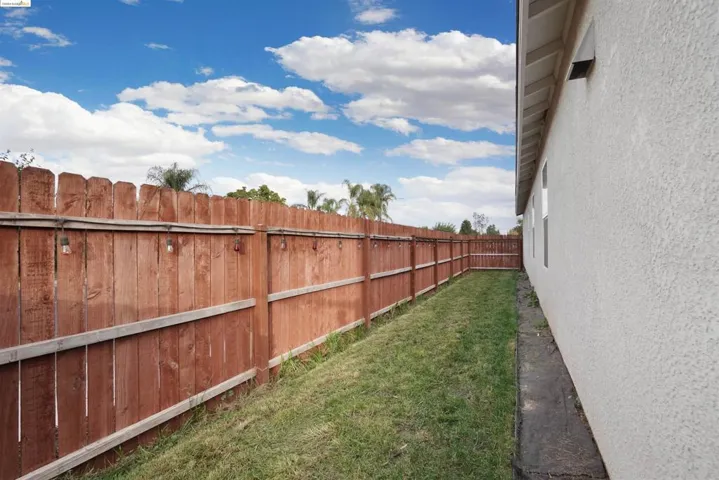 453 Stein Way, Waterford, California 95386-9551