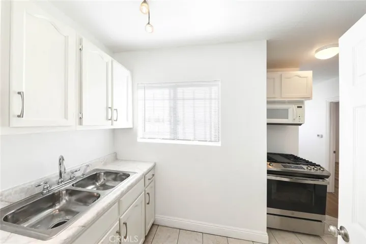 530 W 105th Street, Los Angeles, California 90044