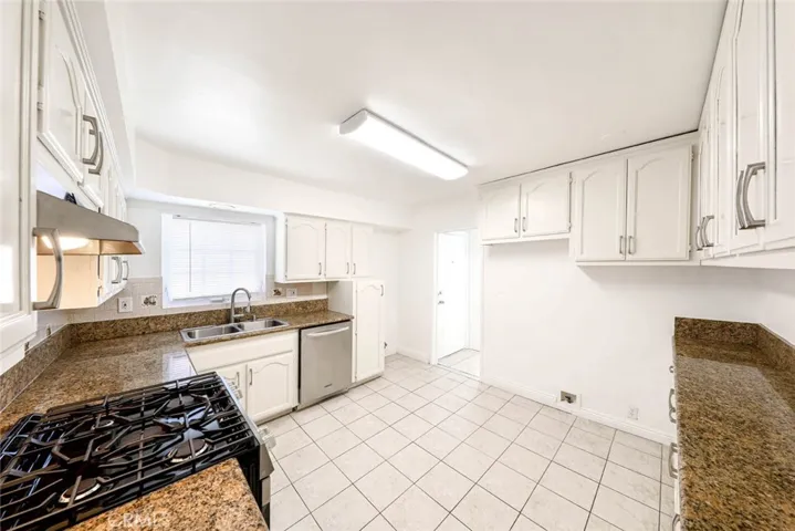530 W 105th Street, Los Angeles, California 90044