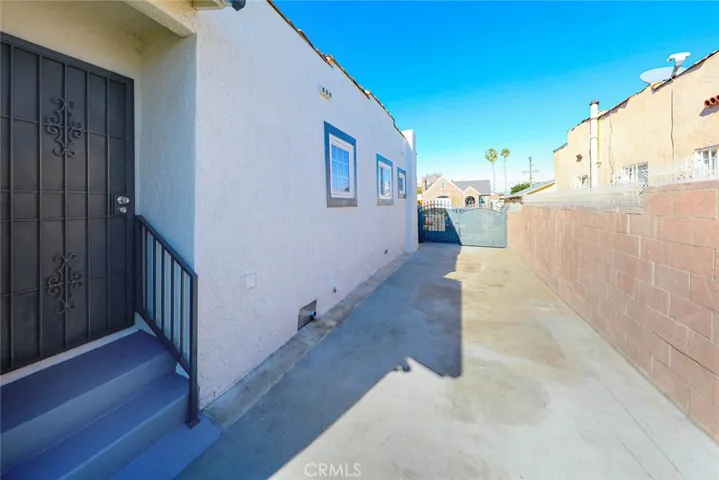 530 W 105th Street, Los Angeles, California 90044