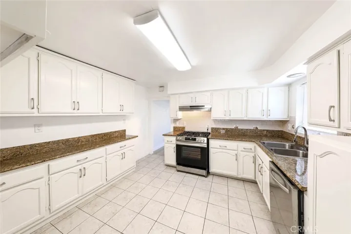 530 W 105th Street, Los Angeles, California 90044