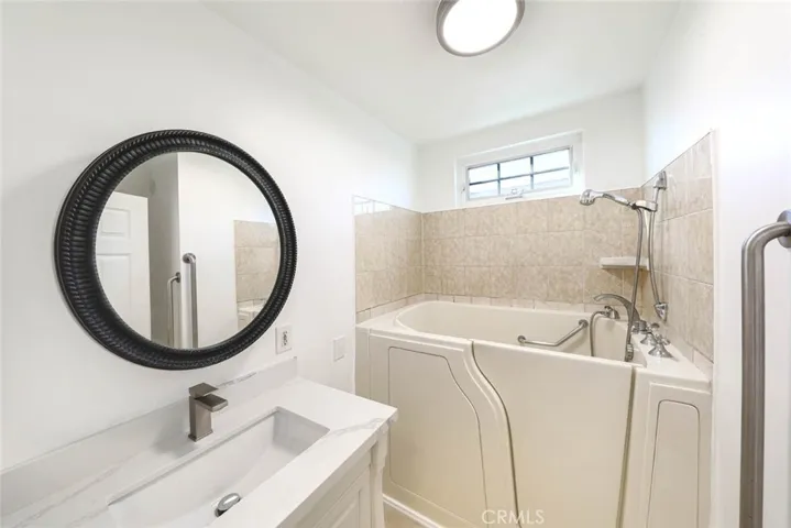 530 W 105th Street, Los Angeles, California 90044