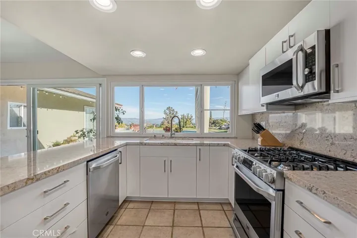 21701 Ambar Drive, Woodland Hills, California 91364