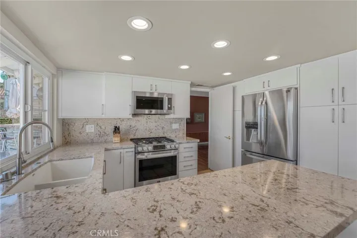 21701 Ambar Drive, Woodland Hills, California 91364