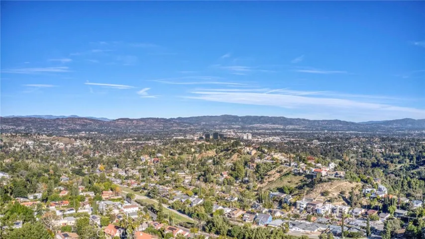 21701 Ambar Drive, Woodland Hills, California 91364