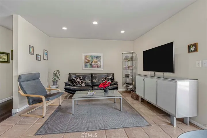 21701 Ambar Drive, Woodland Hills, California 91364