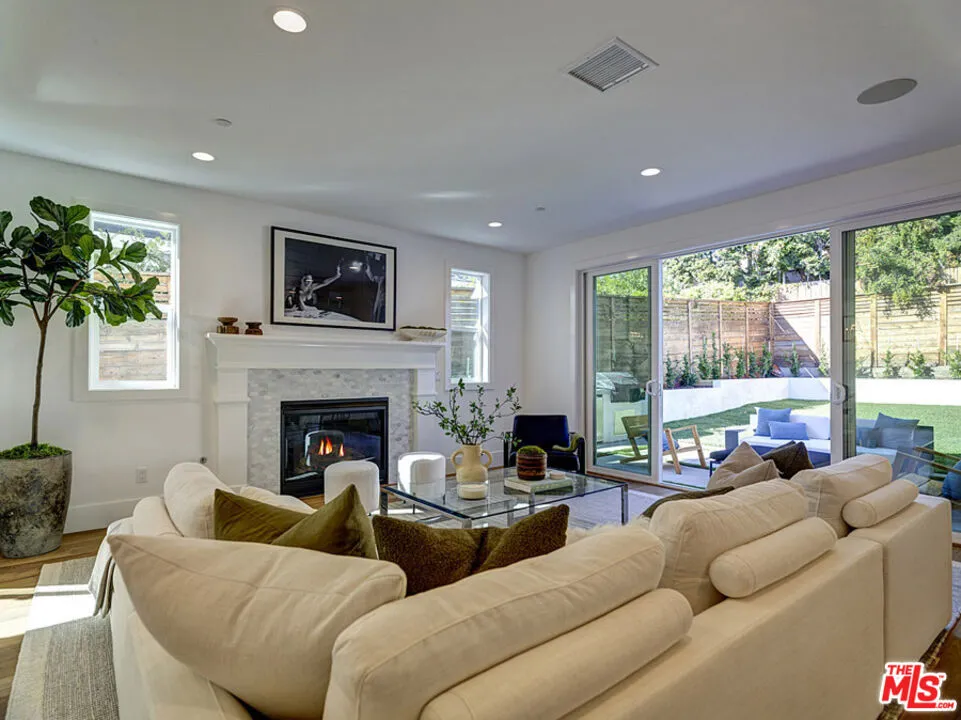 4747 Ambrose Avenue, Los Angeles, California 90027 home-pic-5