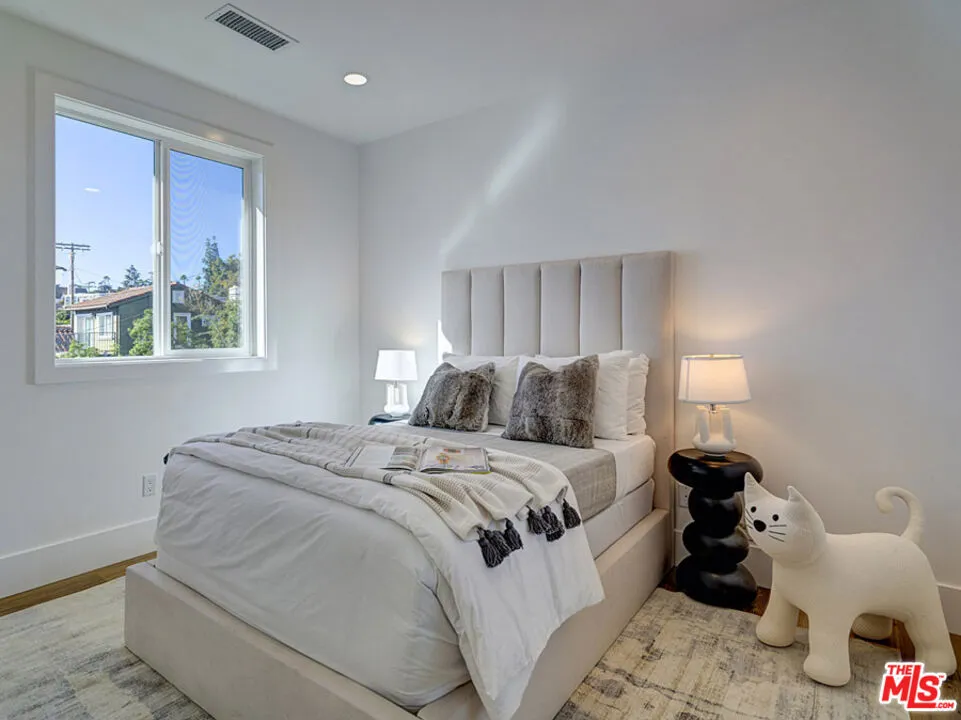 4747 Ambrose Avenue, Los Angeles, California 90027 home-pic-22