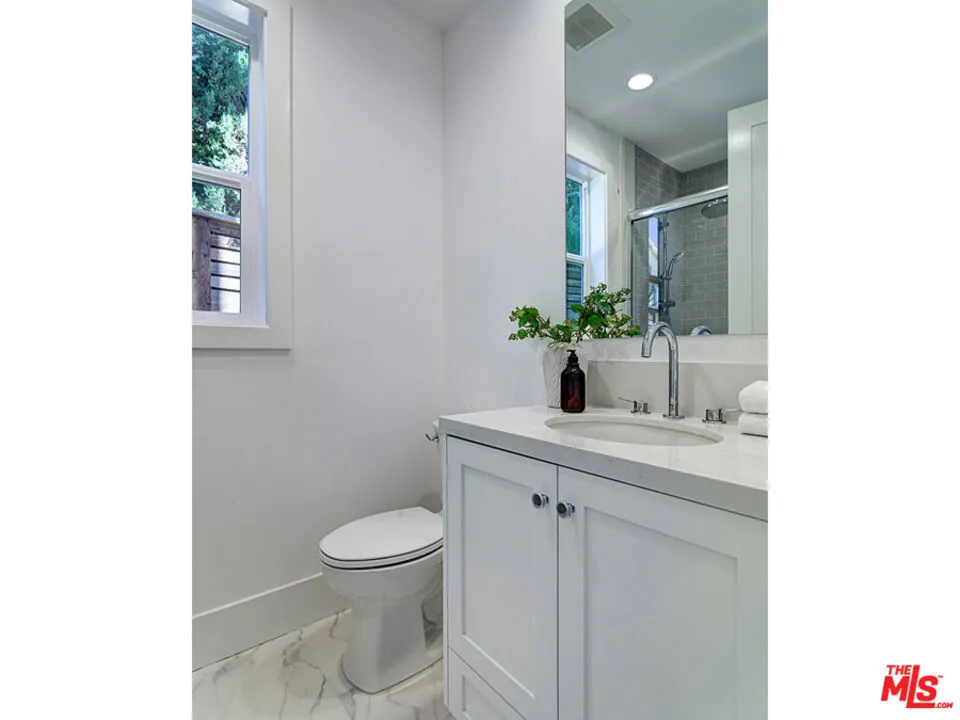 4747 Ambrose Avenue, Los Angeles, California 90027 home-pic-16