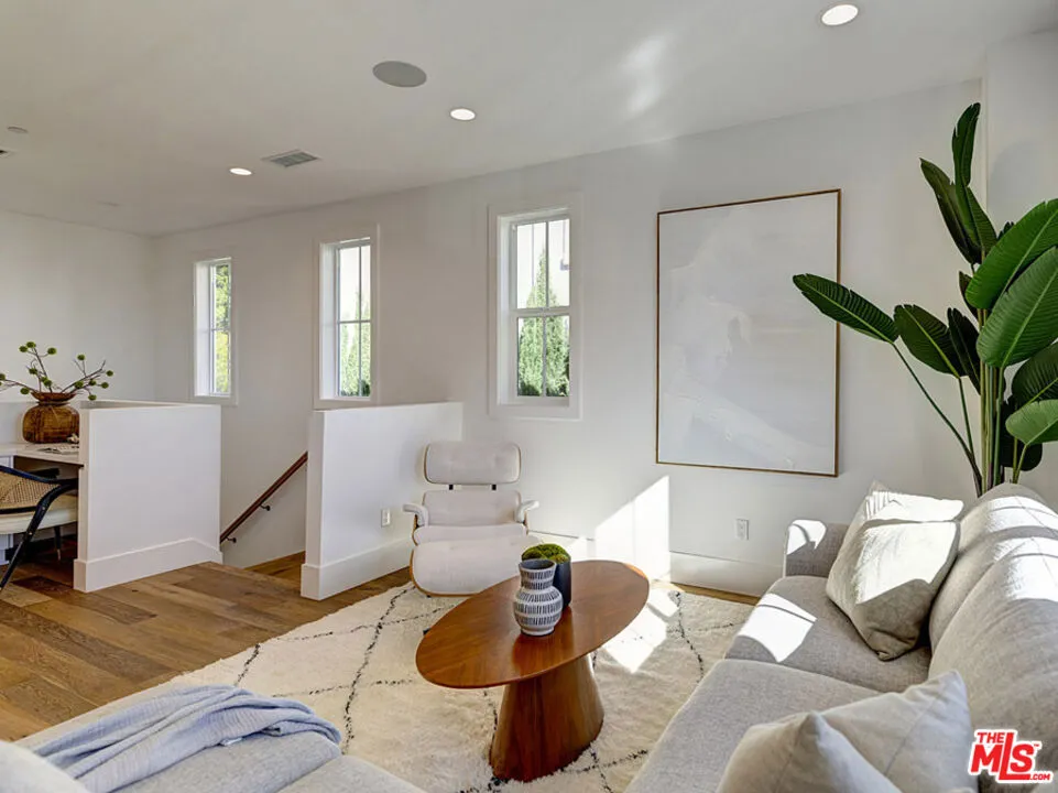 4747 Ambrose Avenue, Los Angeles, California 90027 home-pic-18