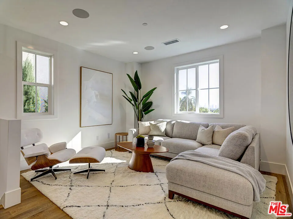 4747 Ambrose Avenue, Los Angeles, California 90027 home-pic-17