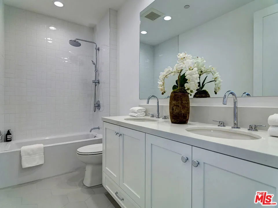 4747 Ambrose Avenue, Los Angeles, California 90027 home-pic-23