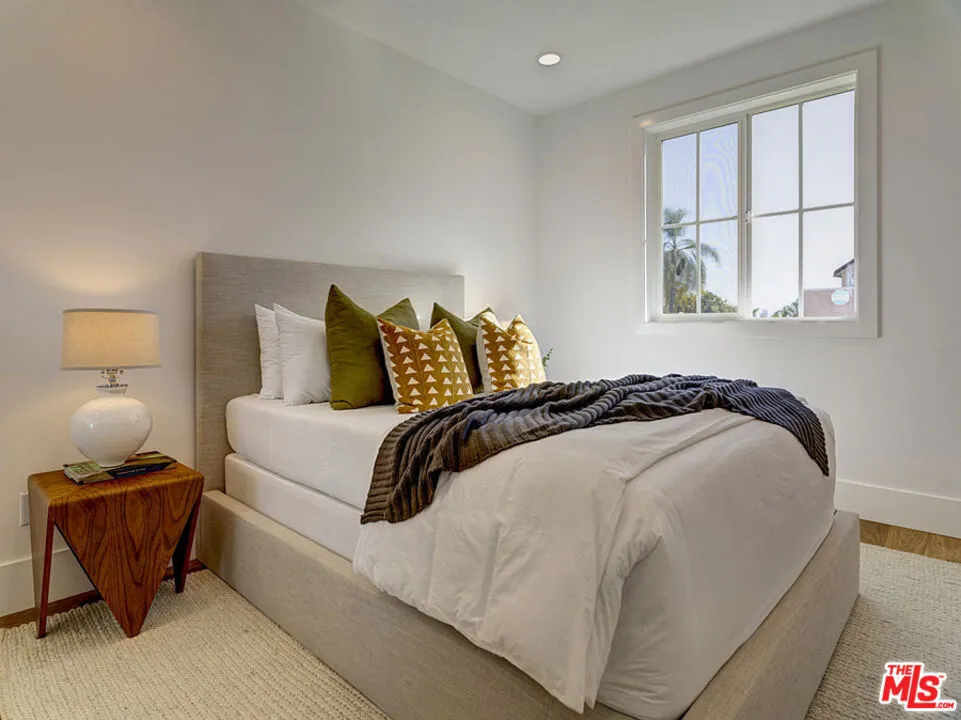 4747 Ambrose Avenue, Los Angeles, California 90027 home-pic-15