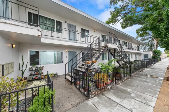 2200 E 6th Street, Long Beach, California 90814