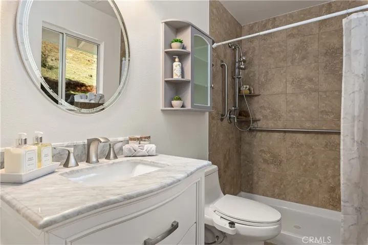 2nd floor Main suite bath