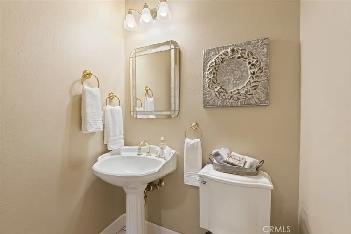 1/2 bathmain floor