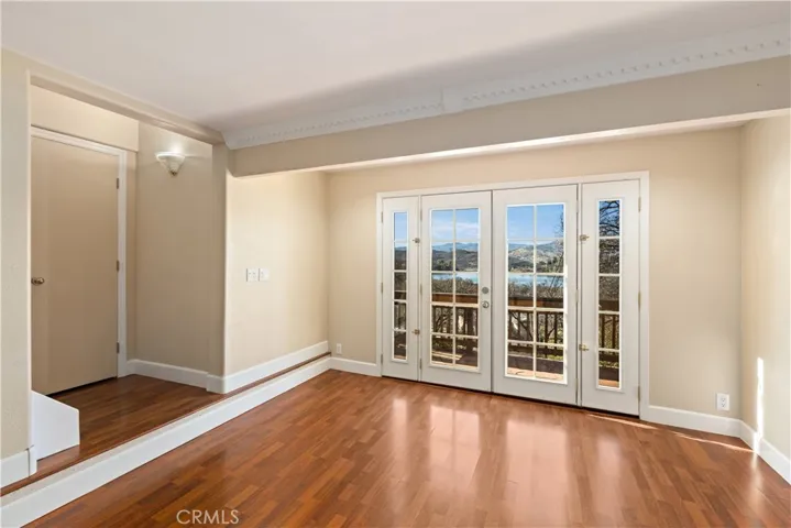 3rd floor office/bonus bedroom w/closet