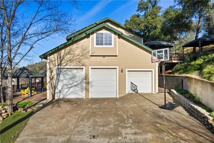 18790 Oak Grove Road, Hidden Valley Lake, California 95467