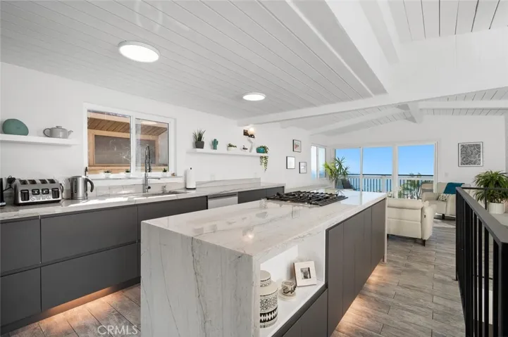 883 Santa Ana Street, Laguna Beach, California 92651