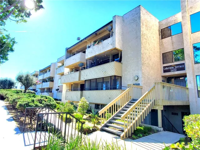 26151 Lakeview Terrace community