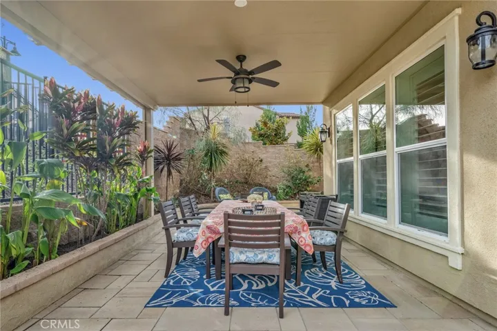 outdoor covered dining