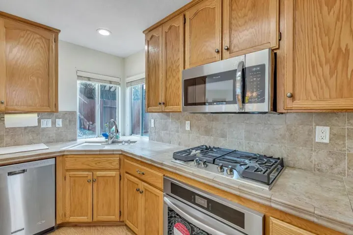 2121 Cypress Street, Hollister, California 95023