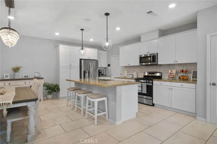 6109 Sendero Avenue, Eastvale, California 92880
