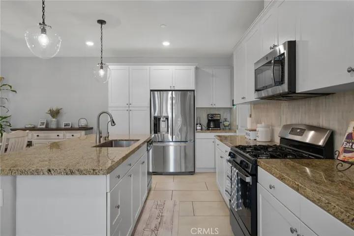 6109 Sendero Avenue, Eastvale, California 92880