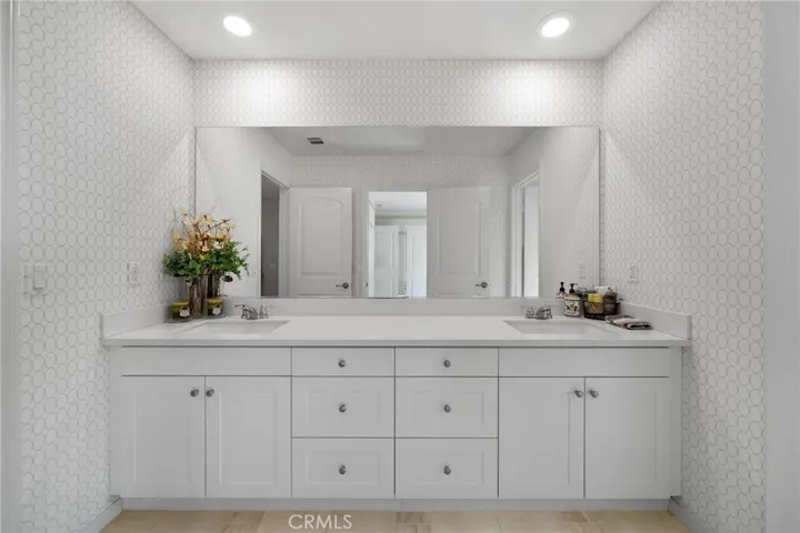 6109 Sendero Avenue, Eastvale, California 92880