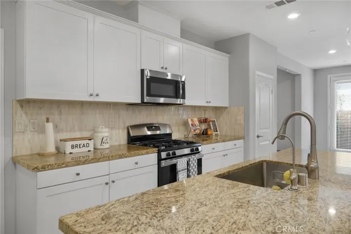 6109 Sendero Avenue, Eastvale, California 92880