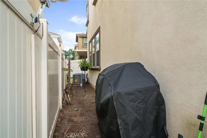 6109 Sendero Avenue, Eastvale, California 92880
