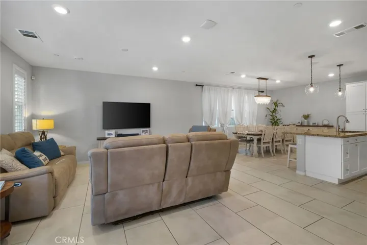 6109 Sendero Avenue, Eastvale, California 92880