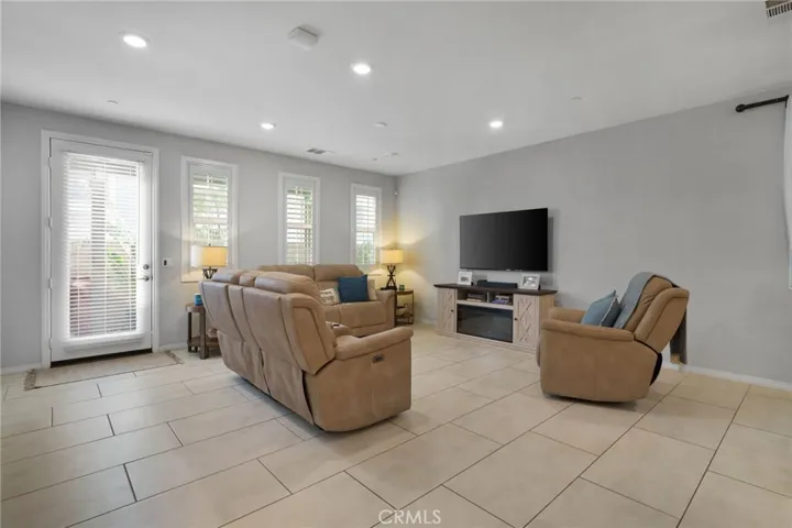 6109 Sendero Avenue, Eastvale, California 92880