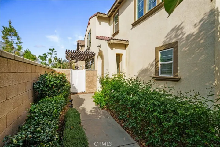6109 Sendero Avenue, Eastvale, California 92880
