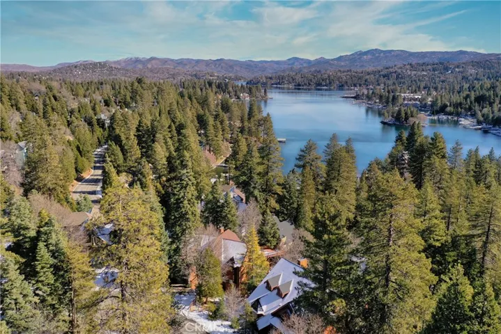 179 Birchwood Drive, Lake Arrowhead, California 92352