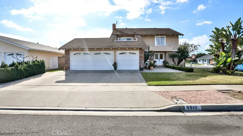 9910 Dahlia Circle, Fountain Valley, California 92708