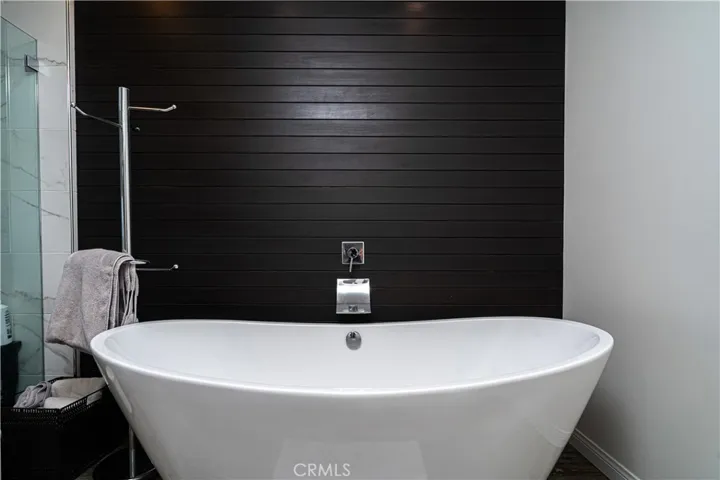 325 Dahlia Place, Corona Del Mar, California 92625