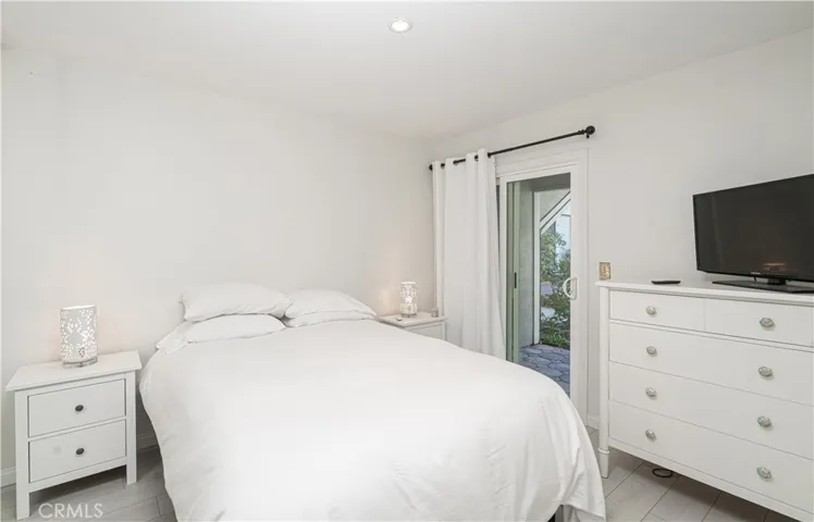 325 Dahlia Place, Corona Del Mar, California 92625