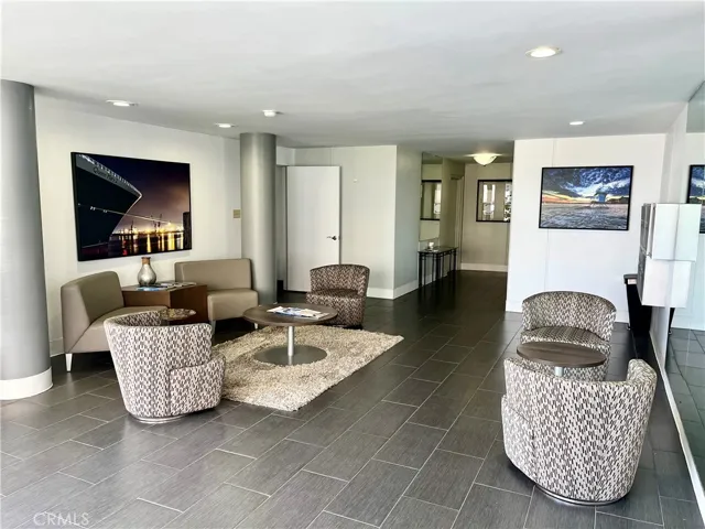 21 7th Place 408, Long Beach, California 90802
