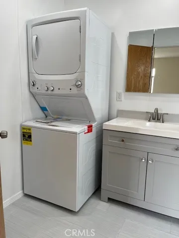 21 7th Place 408, Long Beach, California 90802