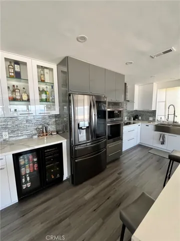 21 7th Place 408, Long Beach, California 90802