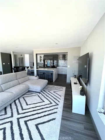 21 7th Place 408, Long Beach, California 90802