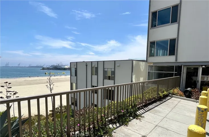 21 7th Place 408, Long Beach, California 90802