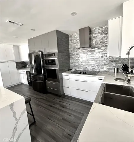 21 7th Place 408, Long Beach, California 90802