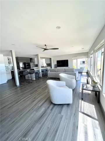 21 7th Place 408, Long Beach, California 90802