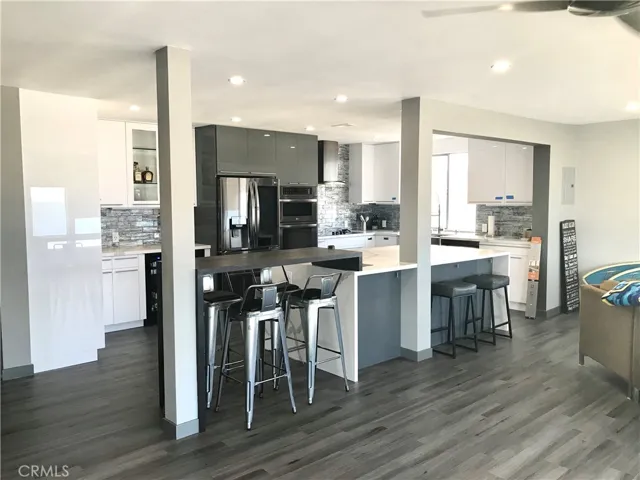 21 7th Place 408, Long Beach, California 90802