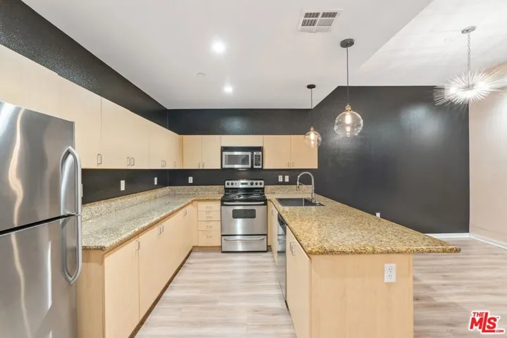 630 W 6th Street 206, Los Angeles, California 90017