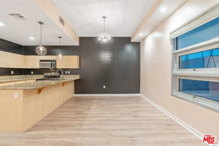 630 W 6th Street 206, Los Angeles, California 90017