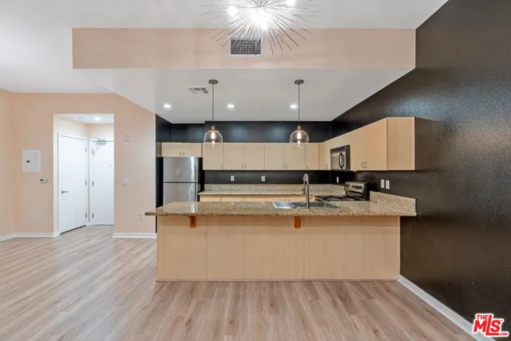 630 W 6th Street 206, Los Angeles, California 90017